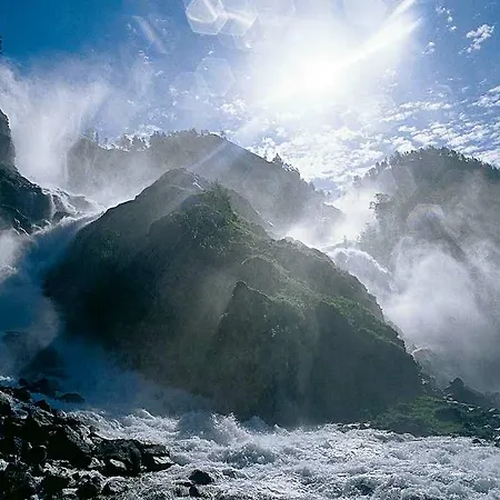 Trolltunga Szálloda Skare