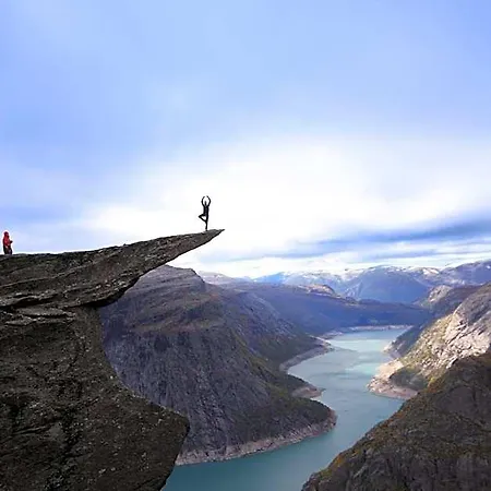 Trolltunga Szálloda Skare