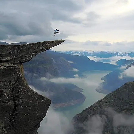 Trolltunga Szálloda